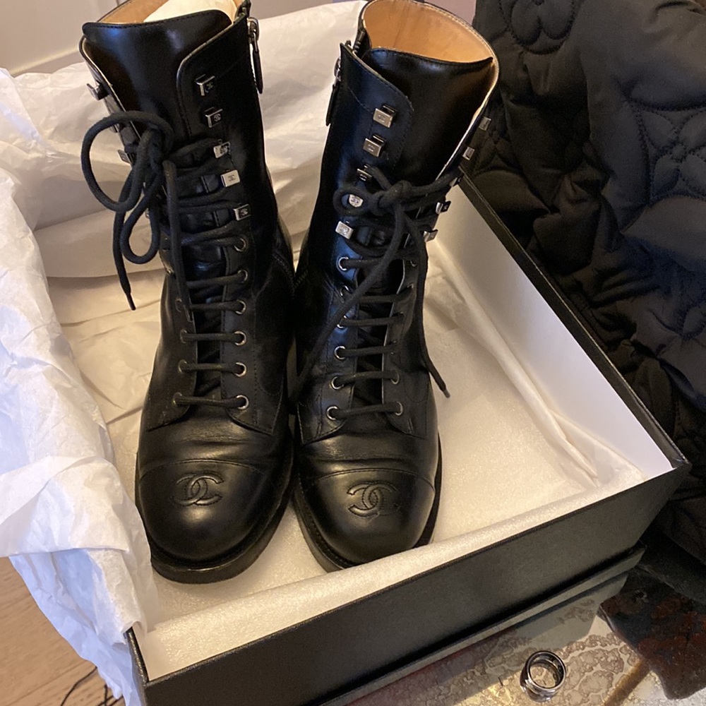 Chanel calfskin lace up boots 39.5